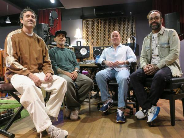 Fotografía del 28 de abril de 2026 que muestra desde la izquierda a los integrantes de la banda puertorriqueña de reggae Cultura Profética, Juan Carlos Sulsona, Eliut González, Willy Rodríguez y Omar Silva durante una entrevista con EFE en San Juan (Puerto Rico).
