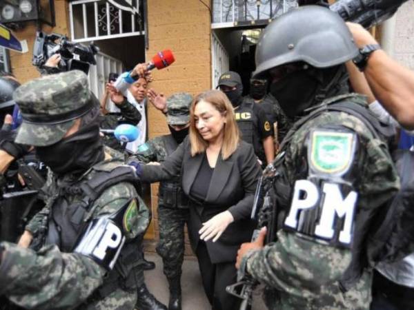 Rocío Tábora es acusada de dos delitos, fraude y violación de los deberes de los funcionarios.