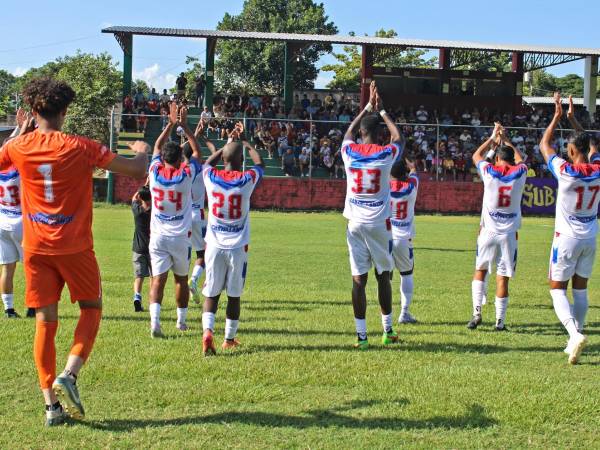 Revuelo en la Liga de Ascenso de Honduras. Salió a la luz el descenso del histórico club en pleno torneo y el equipo ha lanzado un comunicado pidiendo explicaciones.