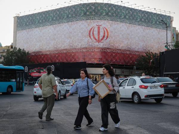 Imagen reciente de las calles de Teherán. Los iraníes recibieron con alivio el anuncio del acuerdo entre Irán y Estados Unidos para poner fin a la guerra que ahora está en peligro.
