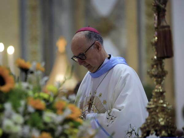 El arzobispo de Tegucigalpa, Monseñor José Vicente Nácher Tatay, participa en la conmemoración del 279 aniversario del hallazgo de la virgen de Suyapa, este martes en Tegucigalpa.