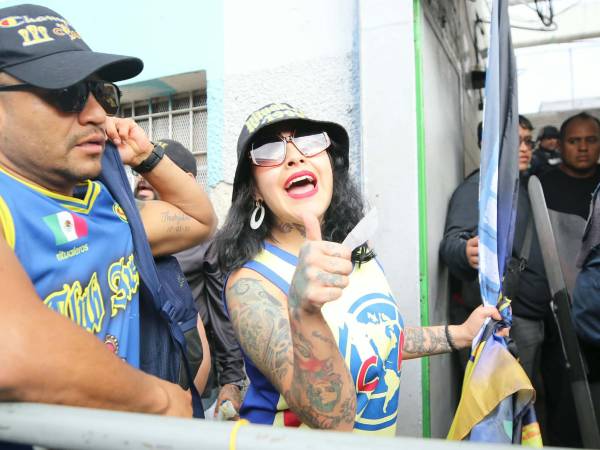 Esta bella aficionada del América cautivó en la previa del partido.