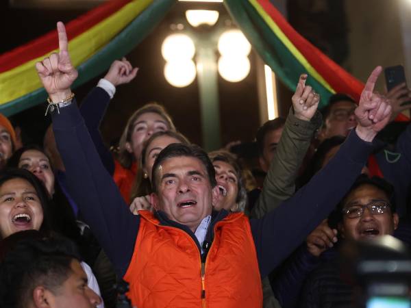 Exdiputado, exalcalde, economista de profesión y nacido en España por el exilio de sus padres, el candidato presidencial opositor Rodrigo Paz Pereira dio la sorpresa en las elecciones generales en Bolivia al figurar en primer lugar en los conteos rápidos con más del 30 % de los votos válidos.