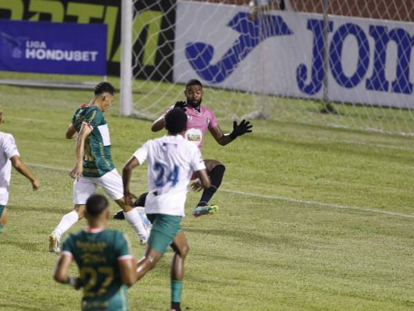 La acción de Damin Ramírez en busca del primer gol ante Platense.