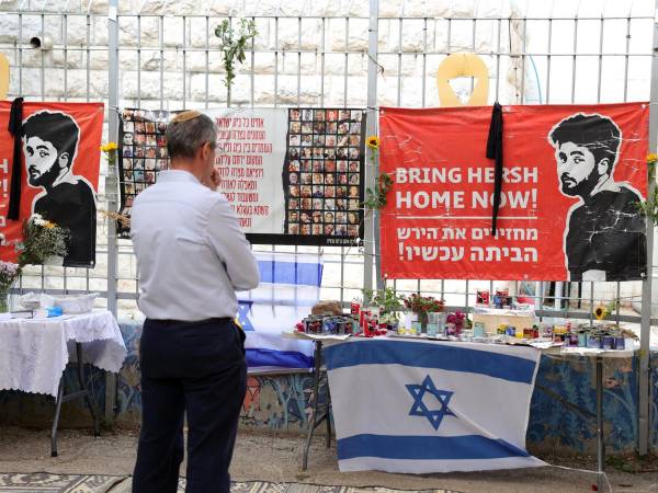 Un memorial en Jerusalén rinde homenaje al estadounidense-israelí Hersh Goldberg-Polin, uno de los seis rehenes hallados sin vida.