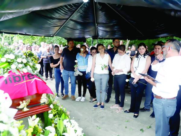 Familiares, amigos y colegas se reunieron ayer para despedir a José Antonio Carballo.