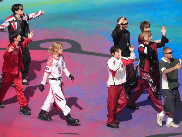 La FIFA convirtió por primera vez el descanso de una final de un Mundial en una gran fiesta musical al estilo del Super Bowl estadounidense, con una actuación de menos de un cuarto de hora que reunió a estrellas como Shakira, Madonna, BTS y Justin Bieber.