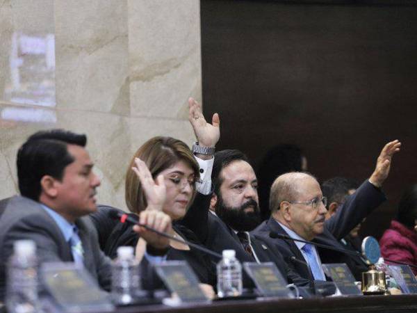 La junta directiva del Congreso Nacional en sesión de este jueves 21 de noviembre.