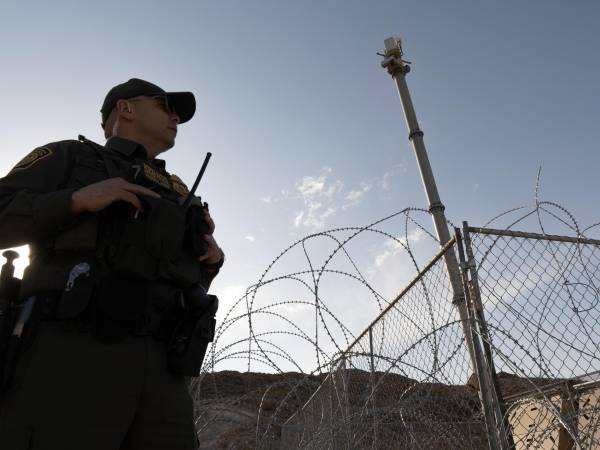 Fotografía de archivo de un oficial del servicio de Protección Fronteriza de EE.UU.