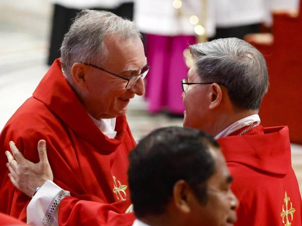 'Quien entra papa sale cardenal', la máxima conocida por todos antes de un cónclave esta vez, como ya ocurrió con Benedicto XVI, puede no cumplirse, pues 'papables' como el cardenal filipino Luis Antonio Tagle o el poderoso secretario de Estado, Pietro Parolin, siguen sonando con fuerza, pero también aparecen nombres nuevos listos para dar la sorpresa, como el estadounidense Robert Francis Prevost.