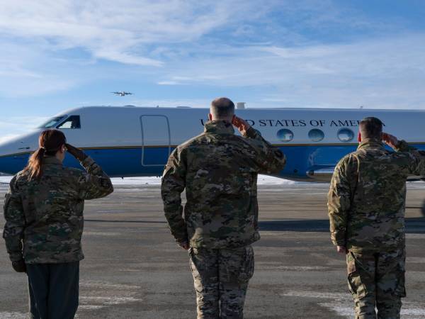 Con 25,800 hectáreas de superficie y situada cerca del Ártico, la remotísima -y segurísima- base militar Elmendorf-Richardson será este viernes el escenario de una cumbre entre Donald Trump y Vládimir Putin que tendrá como tema central el abordar, cara a cara, la guerra entre Rusia y Ucrania.