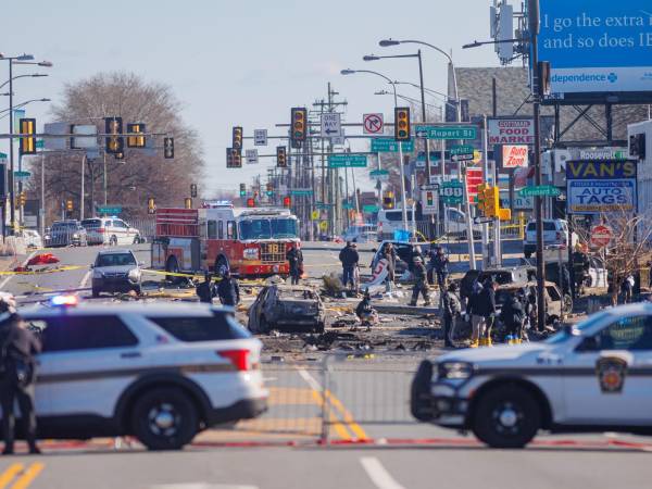 Vista del accidente aéreo en Filadelfia.