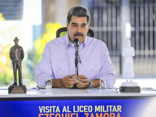 Fotografía cedida por Prensa de Miraflores del presidente de Venezuela, Nicolás Maduro, hablando durante un acto de gobierno este miércoles, en Caracas (Venezuela).