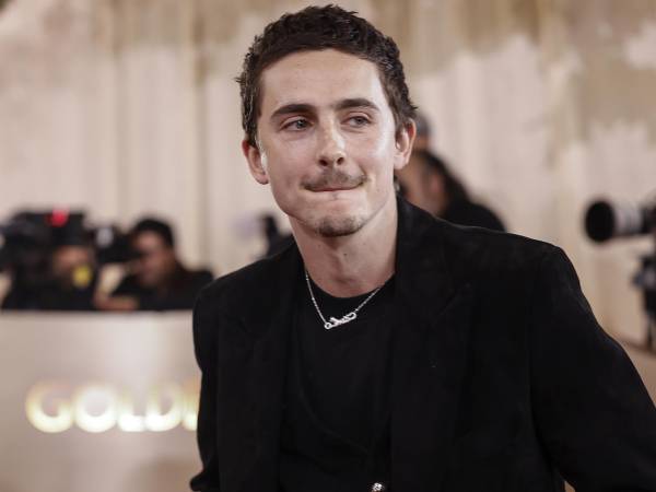 El actor franco-estadounidense Timothée Chalamet llega a la ceremonia de los 83º premios Globos de Oro en el hotel Beverly Hilton de Beverly Hills, California, Estados Unidos. EFE/CHRIS TORRES