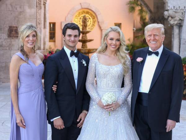 La vida amorosa del candidato republicano y expresidente estadounidense Donald Trump ha acaparado los titulares de las revistas en las últimas décadas.