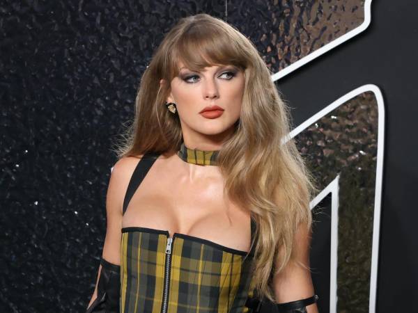 La cantante Taylor Swift posa durante la alfombra roja de los MTV Video Music Awards 2024, en el UBS Arena este miércoles, en Nueva York (Estados Unidos). EFE/ Octavio Guzmán