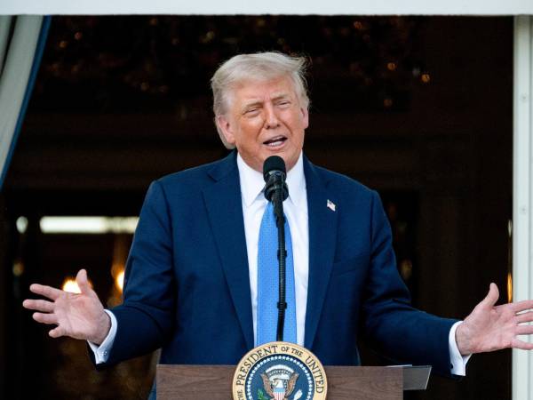 El presidente de Estados Unidos, Donald Trump, impuso restricciones de viaje a ciudadanos de 19 países: 12 de ellos bajo una prohibición total de la entrada y otros siete con ciertas excepciones.