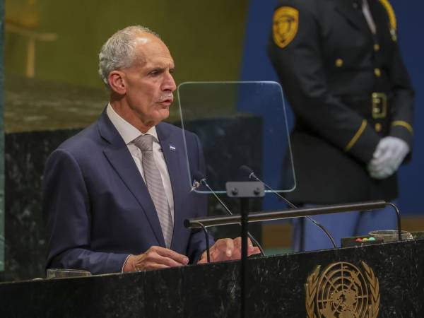 El presidente de Honduras, Nasry Asfura, interviene durante el debate general del 81.º período de sesiones de la Asamblea General de las Naciones Unidas en la sede de las Naciones Unidas en Nueva York.