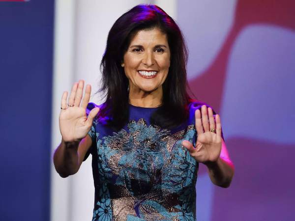 La ex gobernadora de Carolina del Sur se une a DeSantis y muestra su respaldo a Trump.