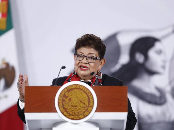 La fiscal general de la República, Ernestina Godoy, habla en una rueda de prensa.