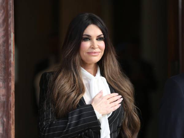 La nueva embajadora de Estados Unidos en Grecia, Kimberly Guilfoyle, abandona el Palacio Presidencial tras presentar sus cartas credenciales al presidente griego Tasoulas, en Atenas (Grecia), el 4 de noviembre de 2025 (reedición del 13 de octubre de 2026). EFE/EPA/ALEXANDROS BELTES