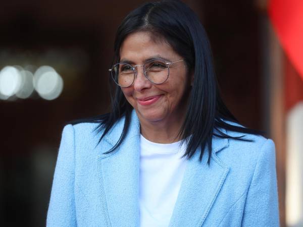 La mandataria encargada de Venezuela, Delcy Rodríguez, hablan en una rueda de prensa al finalizar una reunión con el secretario de Energía de EE.UU., Chris Wright, este miércoles.