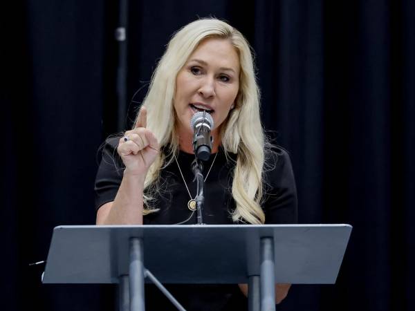 Fotografía de la representante republicana por Georgia Marjorie Taylor Greene, durante un acto público, en Acworth (GA, EE.UU.).