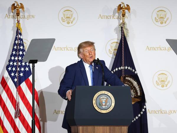 El presidente de Estados Unidos, Donald Trump, habla durante la presentación del portal America.gov, que emplea IA para reunir en una sola plataforma los servicios administrativos de las agencias gubernamentales. EFE/ Octavio Guzmán
