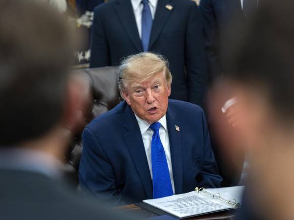El presidente Donald Trump en declaraciones a medios en una dotografía de archivo.