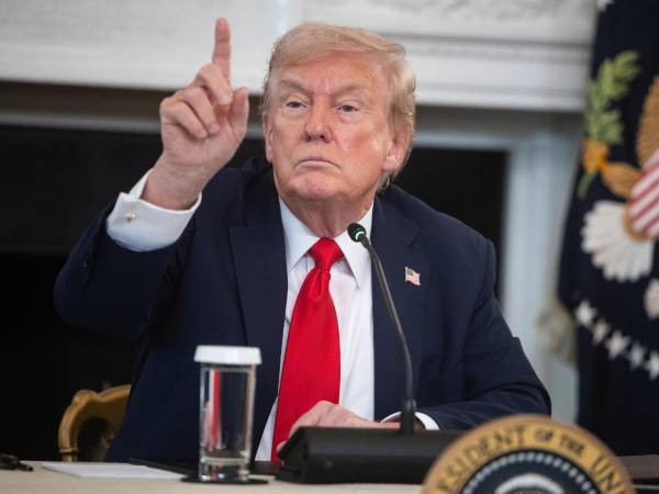 El presidente de EE.UU., Donald Trump, habla durante una mesa redonda en la Casa Blanca en Washington, DC, EEUU.