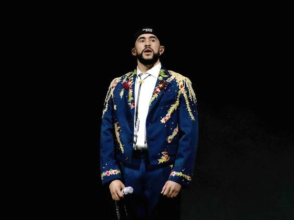 El cantante Bad Bunny ha logrado un gran éxito con su colección de ropa con ZARA.