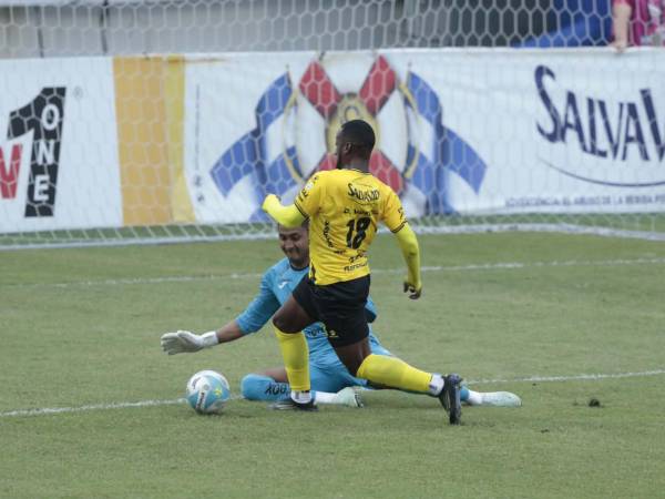 Real España ya advirtió al Motagua en el inicio del partido.