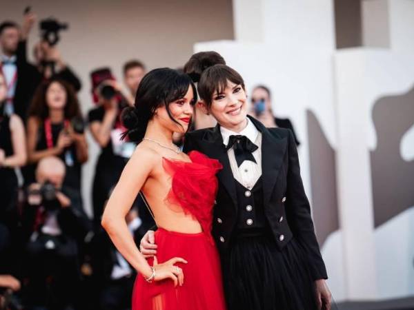 Jenna Ortega y Winona Ryder en la inauguración del Festival de cine de Venecia.