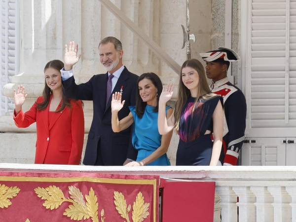 El <b>rey</b> Felipe VI de <b>España</b> conmemoró este miércoles, junto a la familia real, el décimo aniversario de su ascenso al trono, una década en la que ha afrontado la tarea de recuperar la institución tras los excesos de su padre, Juan Carlos.