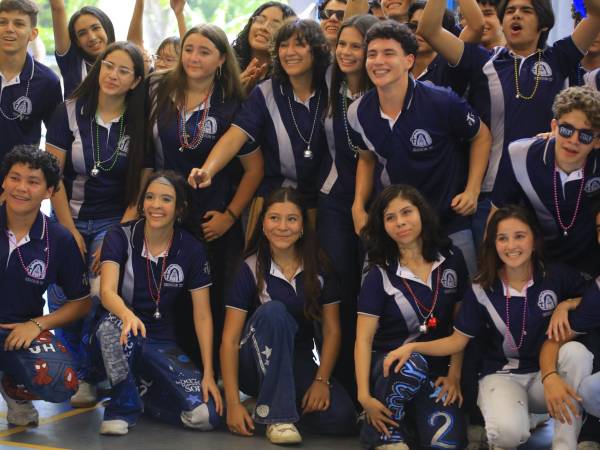 Los chicos de último año sorprendieron con sus coreografías.