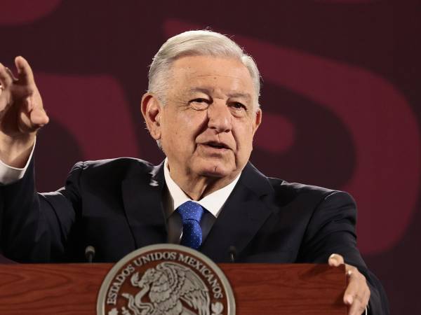 El presidente de México, Andrés Manuel López Obrador, habla durante su conferencia de prensa matutina en el Palacio Nacional de Ciudad de México.