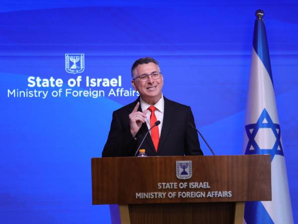 El ministro israelí de Exteriores, Gideon Saar, durante una rueda de prensa este martes en Jerusalén. EFE/EPA/ABIR SULTAN