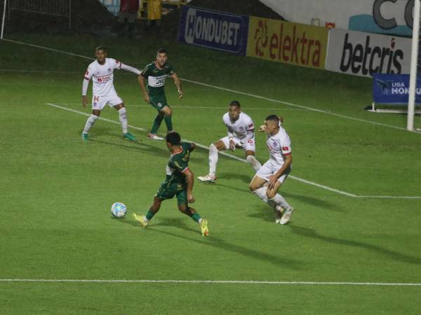 Marathón buscó el empate por medio de Alexy Vega en el ataque.