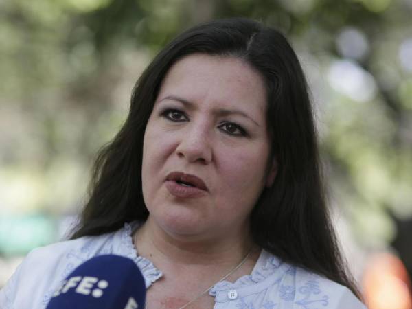 La directora global de Amnistía Internacional (AI), Erika Guevara, habla en una entrevista con EFE donde dijo que en Honduras hay ciclos de impunidad contra personas defensoras de los derechos humanos de tierra-territorio que han sufrido de extrema violencia y de gravísimas violaciones a los derechos humanos, este sábado en Tegucigalpa (Honduras). EFE/ Gustavo Amador