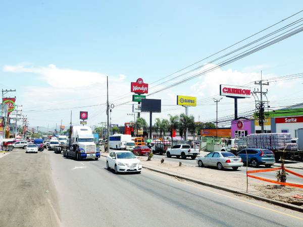 SPS-Tegucigalpa. En este corredor se ha construido un carril provisional para carros livianos.