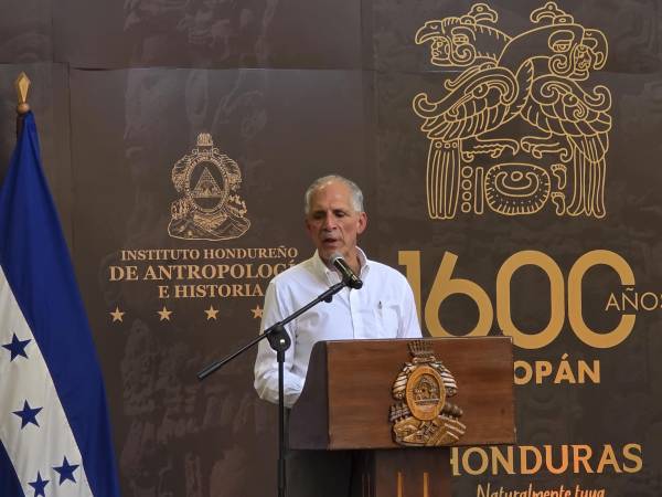 El presidente Nasry Asfura durante la conmemoración de los 1,600 años del asentamiento maya en Copán.