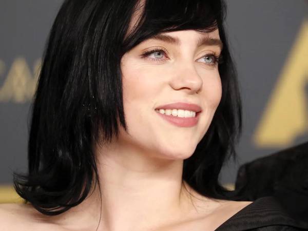 Billie Eilish incendia las redes al llamar “patético cobarde” a Elon Musk.