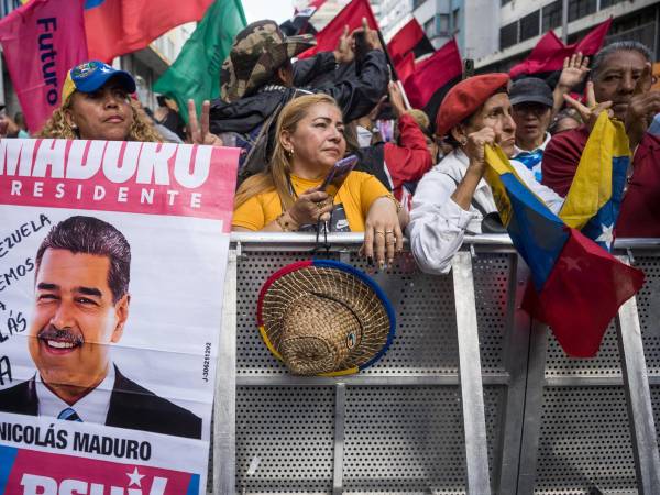 Personas participan en una manifestación el viernes, en Caracas (Venezuela).