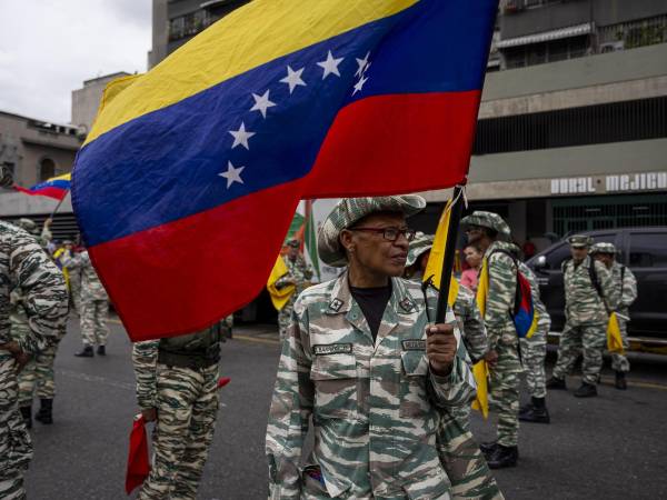 Miembros de la Milicia Bolivariana de Venezuela participan en una manifestación en Caracas.