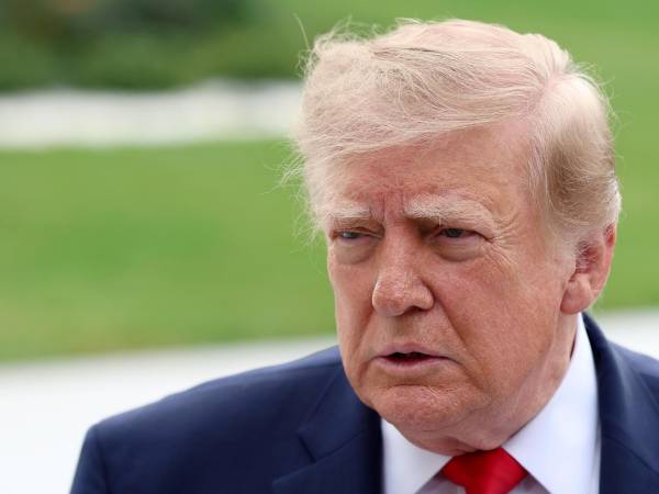El presidente de Estados Unidos Donald Trump habla desde la Casa Blanca en Washington (EE.UU.). EFE/ Octavio Guzmán