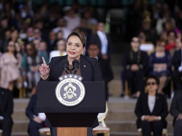 La presidenta Xiomara Castro durante una conferencia de prensa.