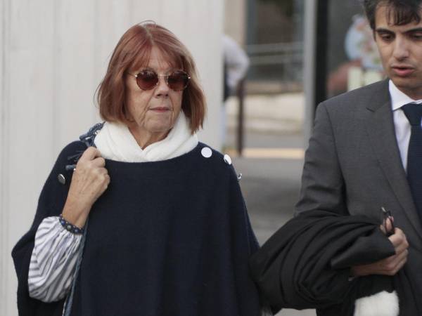 Gisèle Pelicot a su llegada a la séptima jornada del juicio contra su exmarido Dominique Pelicot, acusado de drogarla y violarla durante nueve años.