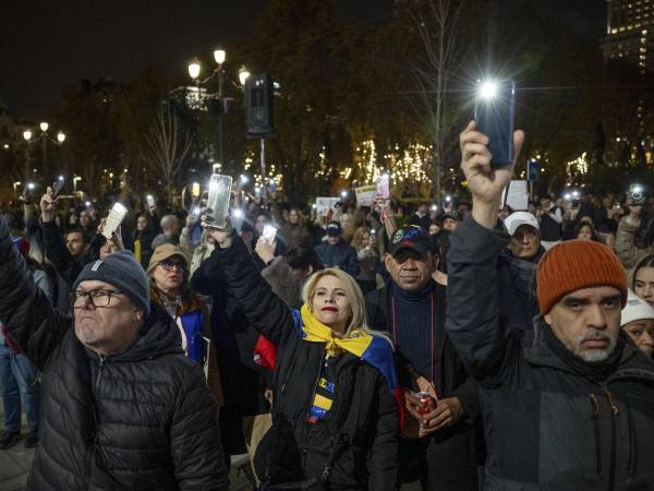 Marcha por la Paz y la Libertad de venezolanos celebrada este sábado en Madrid para visibilizar la exigencia de respeto a los derechos humanos en Venezuela ante la comunidad internacional.