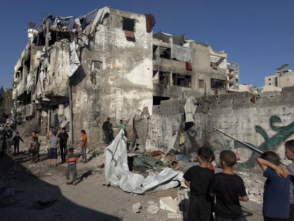 Foto del pasado 28 de mayo de una vivienda en el centro de la ciudad de Gaza, arrasada tras un ataque de Israel que mató a diez personas, entre ellas cuatro niños. EFE/ Ahmad Awad