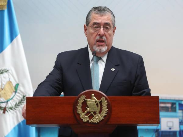 Fotografía de archivo en la que aparece el presidente de Guatemala, Bernardo Arévalo de León, durante una rueda de prensa, en Ciudad de Guatemala (Guatemala). EFE/Mariano Macz